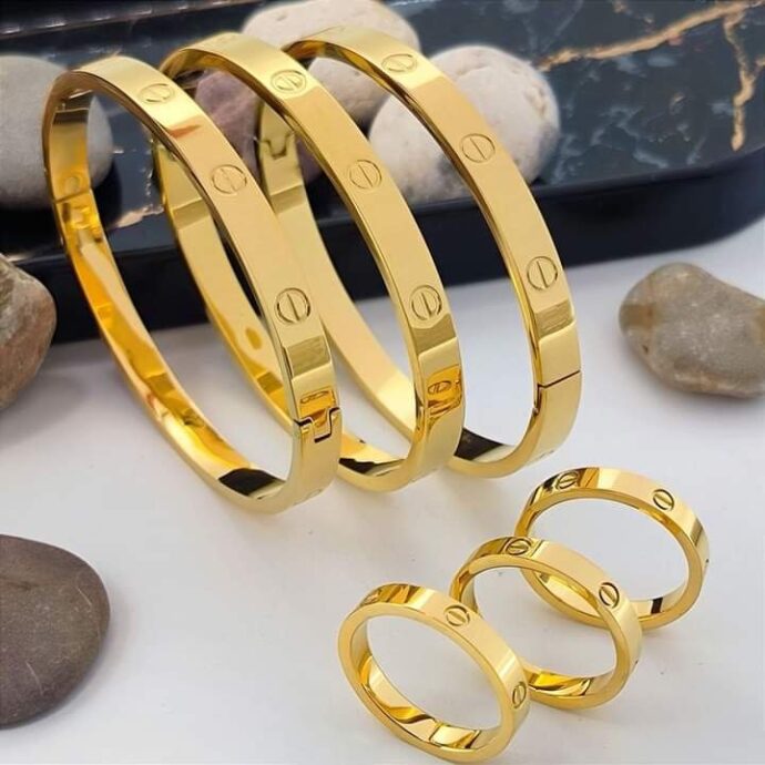 1 bracelet +une bague acier inoxydable