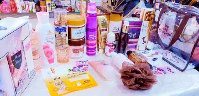 ⁦pack cosmétiques 21 pièce⁩ - الصورة ⁦2⁩