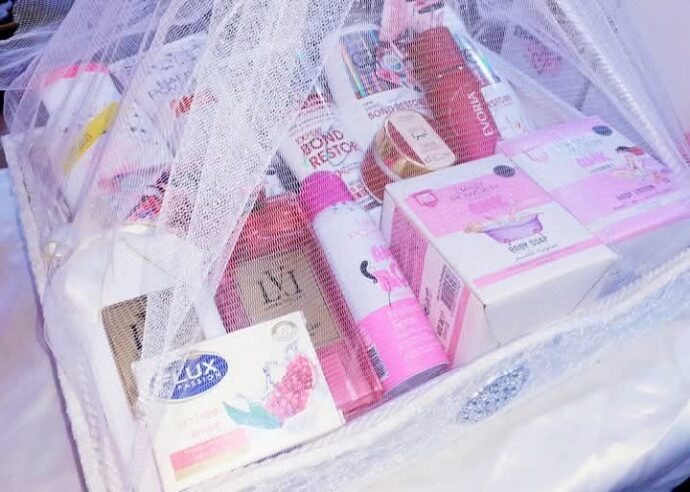 ⁦pack cosmétiques 13 pièce 🌷 خطبة📣دفوع📣😉جهاز عروسة⁩ - الصورة ⁦2⁩